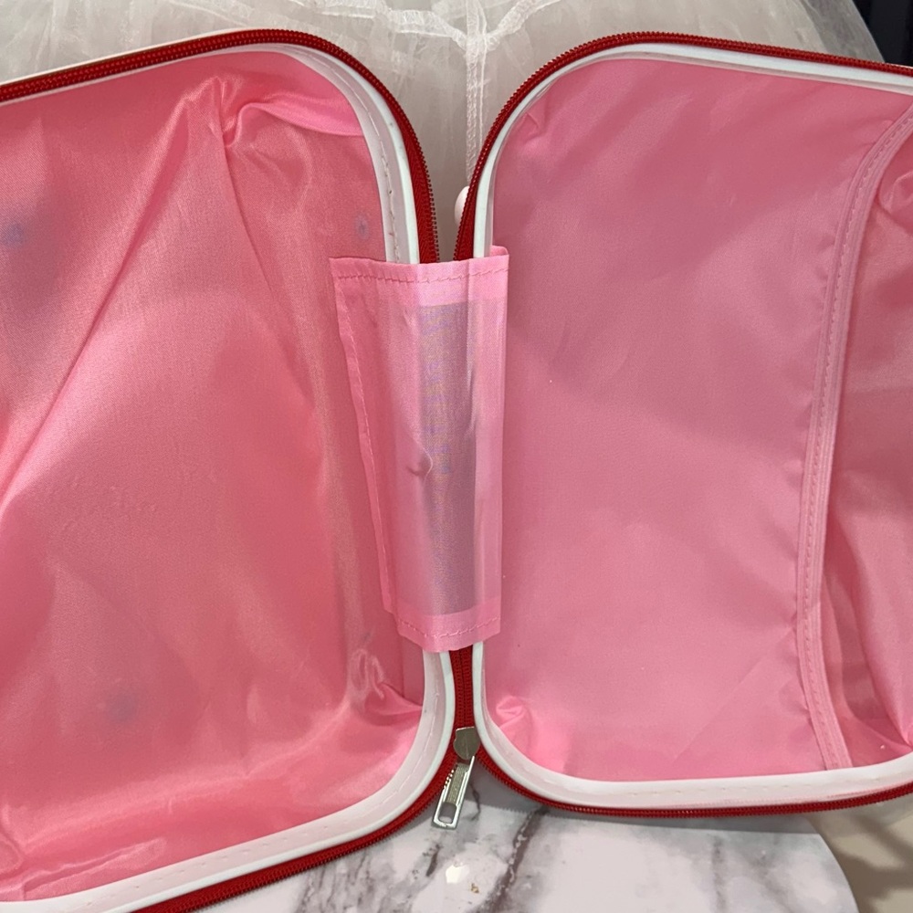 ❗️Classic❗️Red Hello Kitty Train Case Carry-On Cosmetic/Toiletry Suitcase Strap - Picture 4 of 4